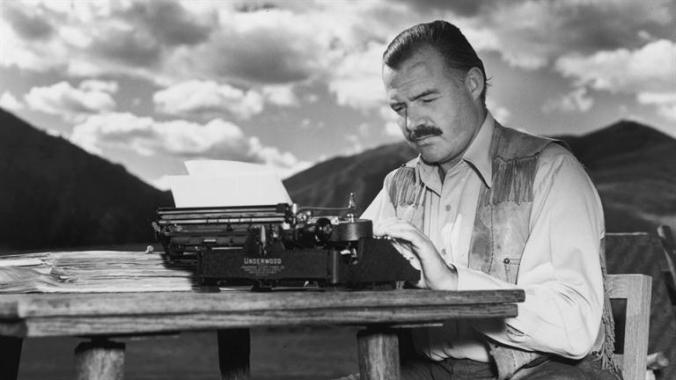 Good-books-Ernest-Hemingway-writing-typewriter