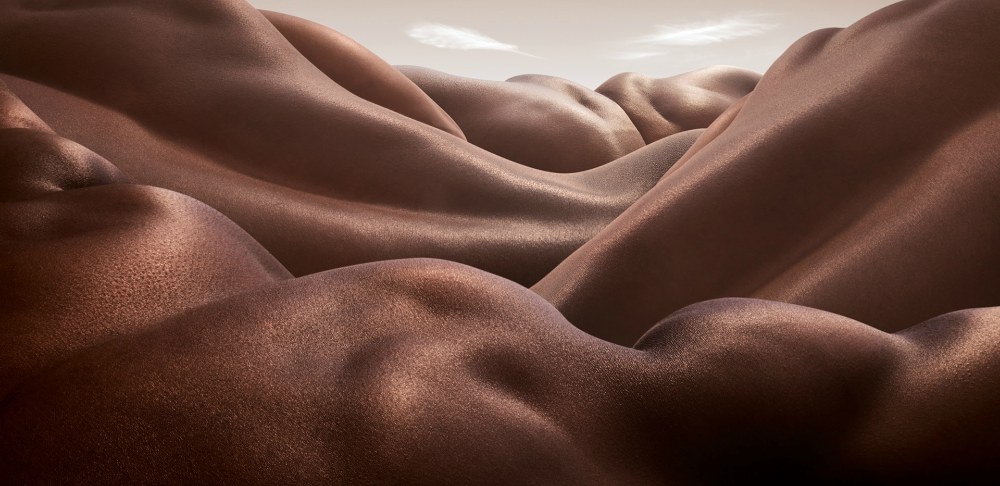 Carl-Warner-Bodyscape-Desert-of-Backs
